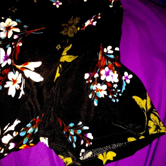 Reitman’s Gorgeous Floral Knee Length Dress! - Picture 2 of 8